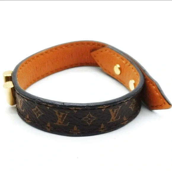 Louis Vuitton Essential V Bracelet - Picture 3 of 9